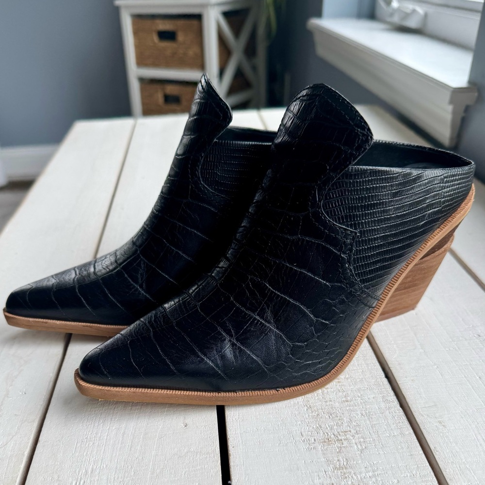 Gianni Bini Black Croc-Embossed Pointed Mule Heels